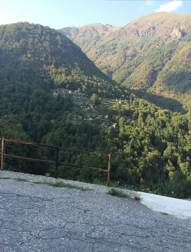 village-dropped-on-mountain-edge-at-keypoint